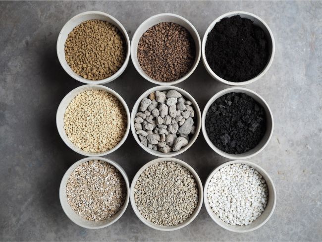 clay aggregate, peat, calcined clay, stones, charcoal, vermiculite, pumice, perlite